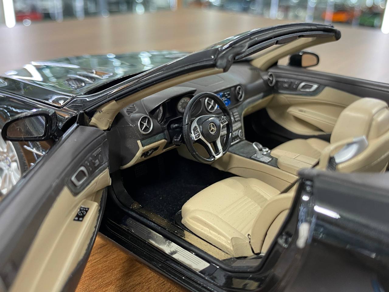 1/18 Diecast Model – Norev Dealer Edition Mercedes-Benz SL Class (R231) 2012 in Magnetit Schwarz metallic black
