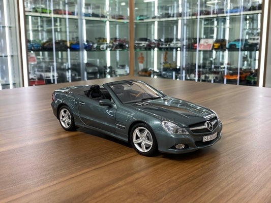 1/18 metal diecast Paul’s Models Art Dealer Edition Mercedes-Benz SL Class (R230) Amiant green