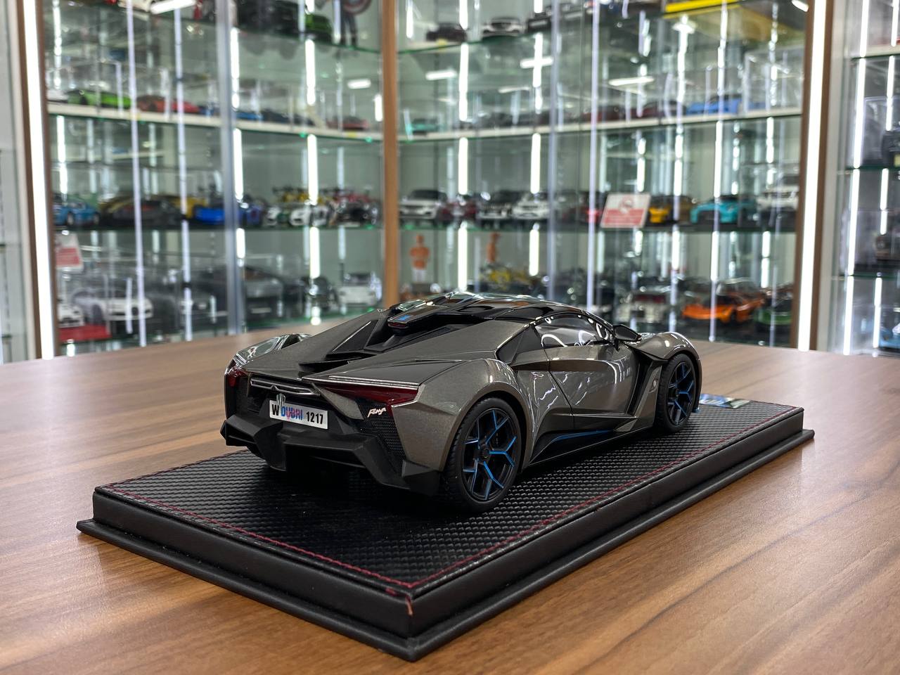 1/18 Resin W Motors Fenyr SuperSport with Grey Limited Edition - 3500 pcs