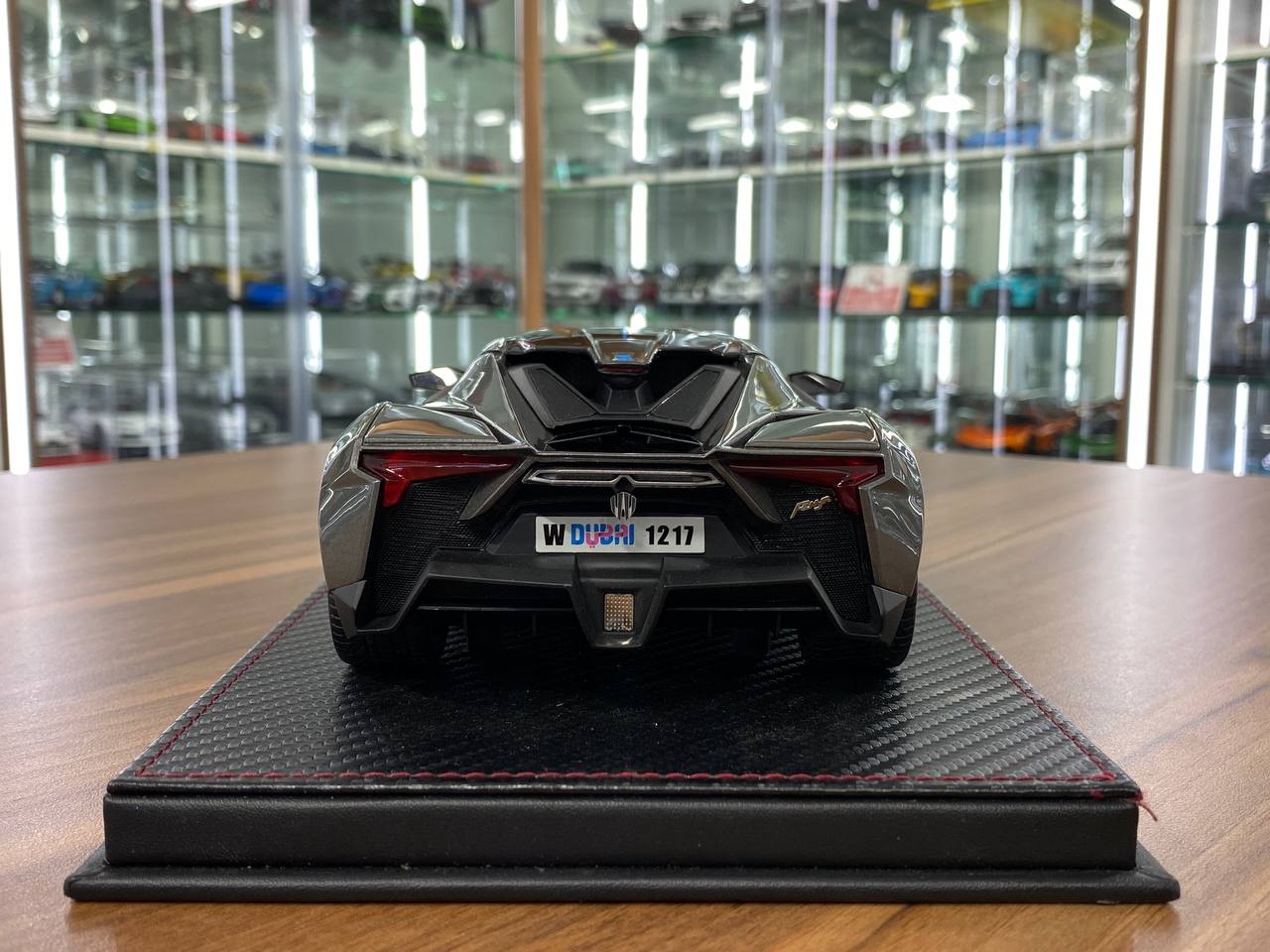 1/18 Resin W Motors Fenyr SuperSport with Grey Limited Edition - 3500 pcs