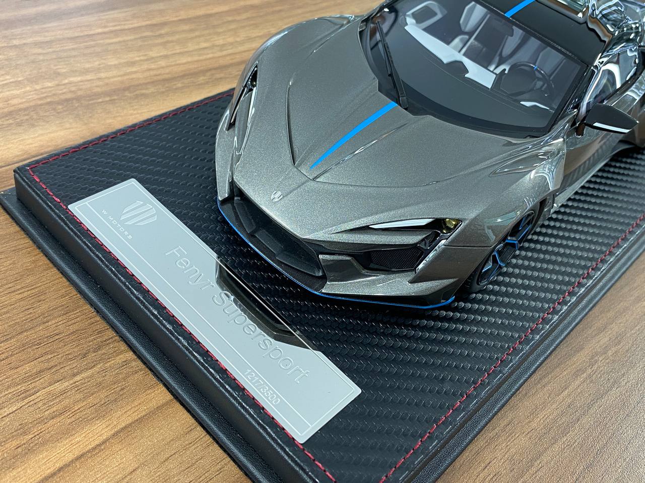 1/18 Resin W Motors Fenyr SuperSport with Grey Limited Edition - 3500 pcs