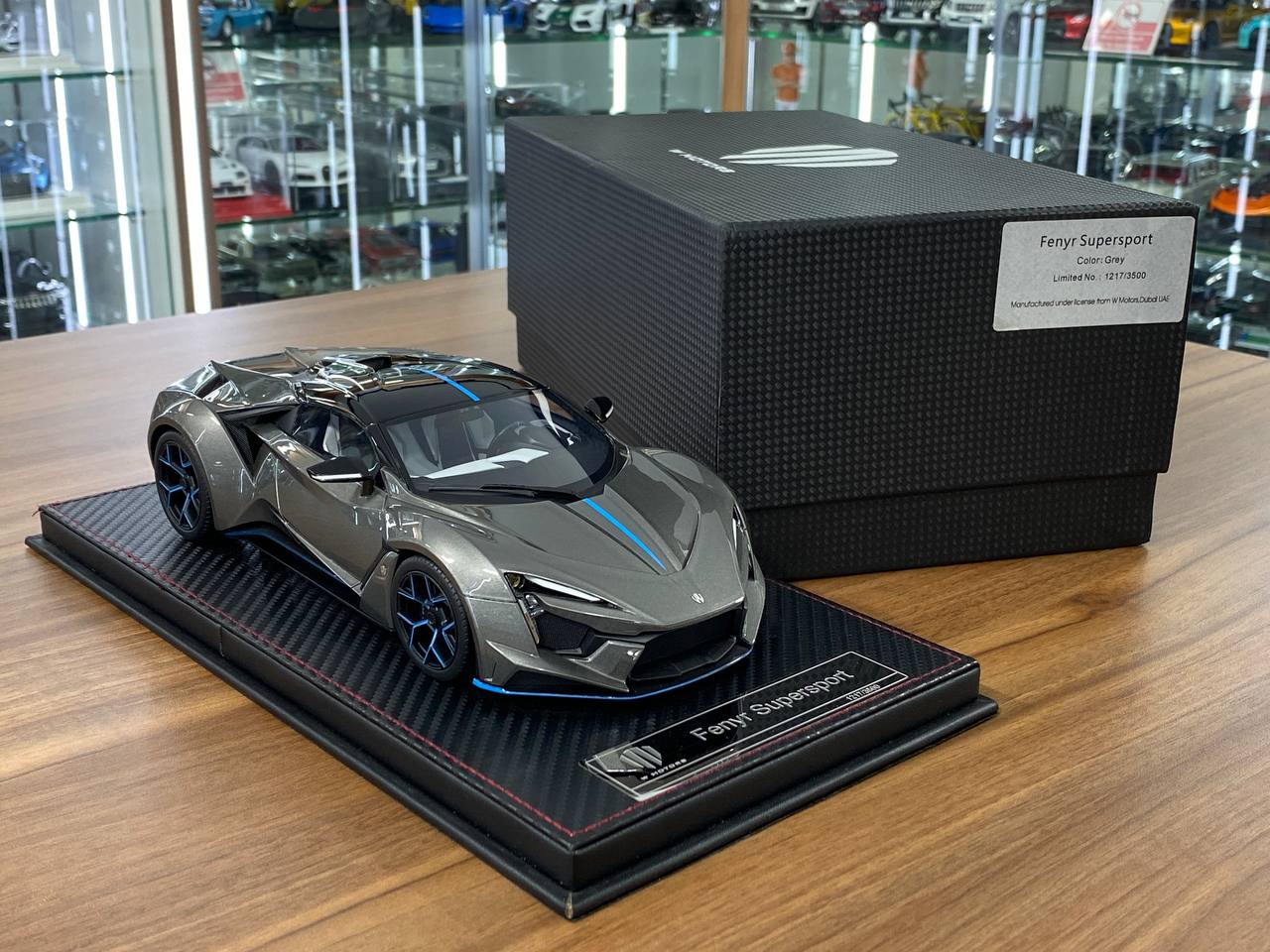 1/18 Resin W Motors Fenyr SuperSport with Grey Limited Edition - 3500 pcs