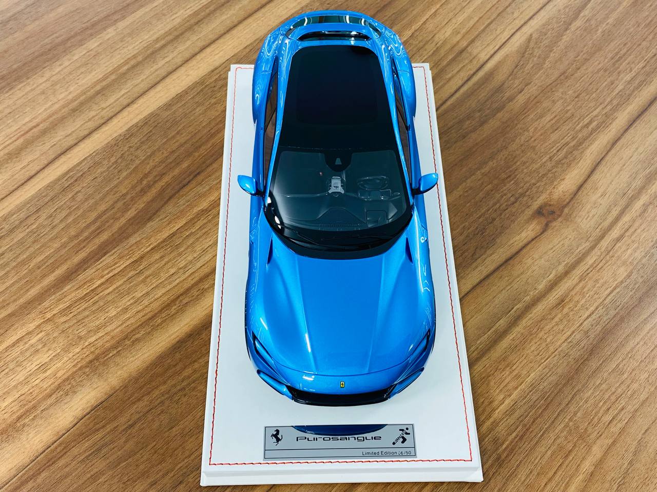 1/18 Resin Model - Runner Ferrari Purosangue Pearl Blue