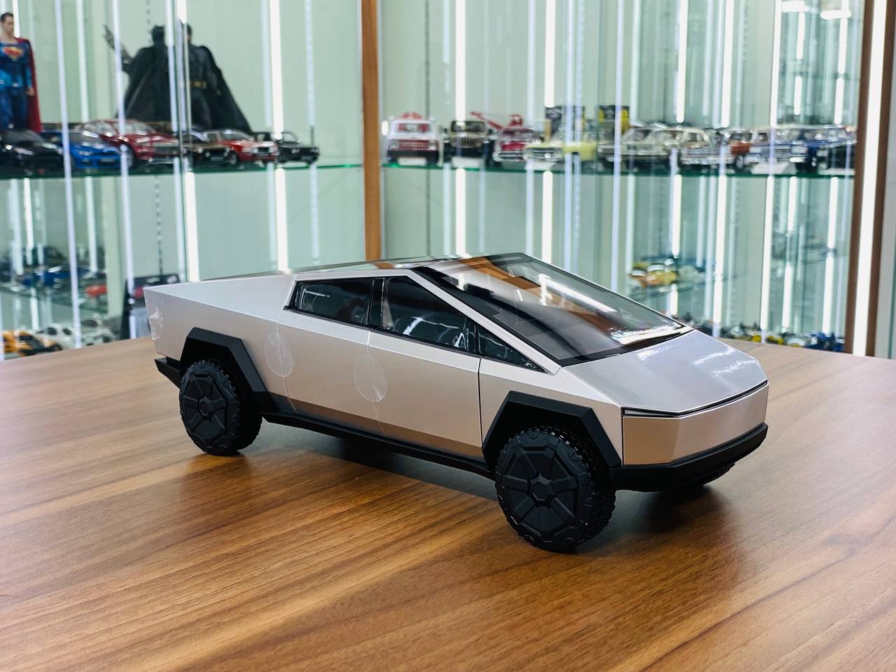 1/18 Tesla Diecast - Cyber truck in Striking Silver Finish Model Car