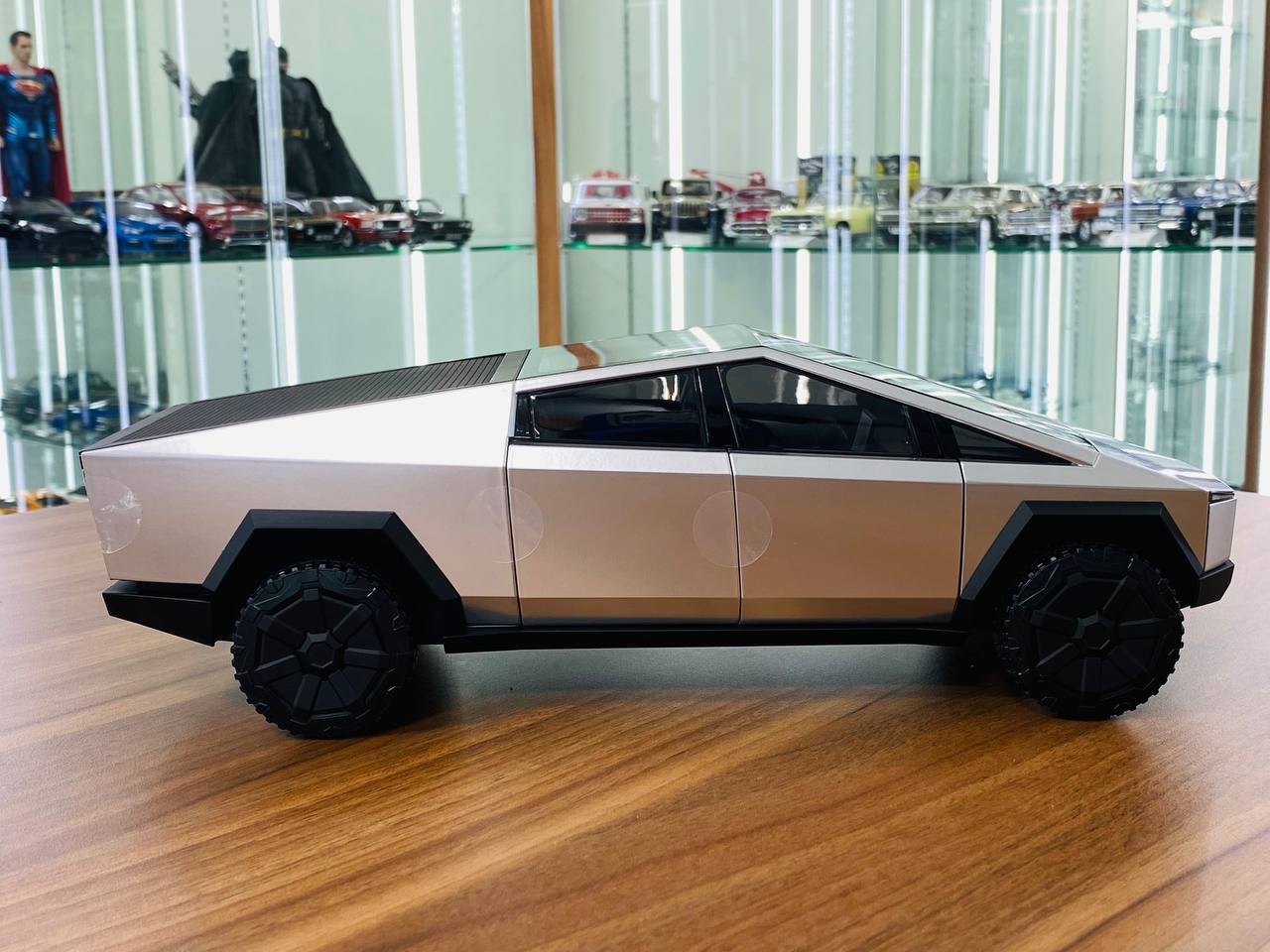 1/18 Tesla Diecast - Cyber truck in Striking Silver Finish Model Car