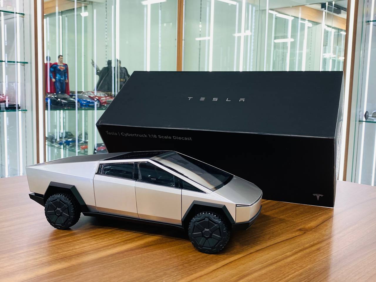 1/18 Tesla Diecast - Cyber truck in Striking Silver Finish Model Car