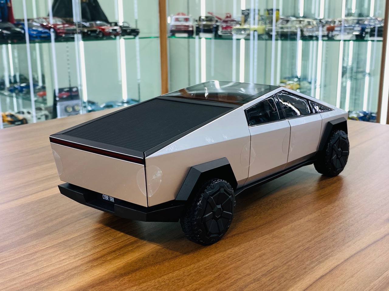 1/18 Tesla Diecast - Cyber truck in Striking Silver Finish Model Car