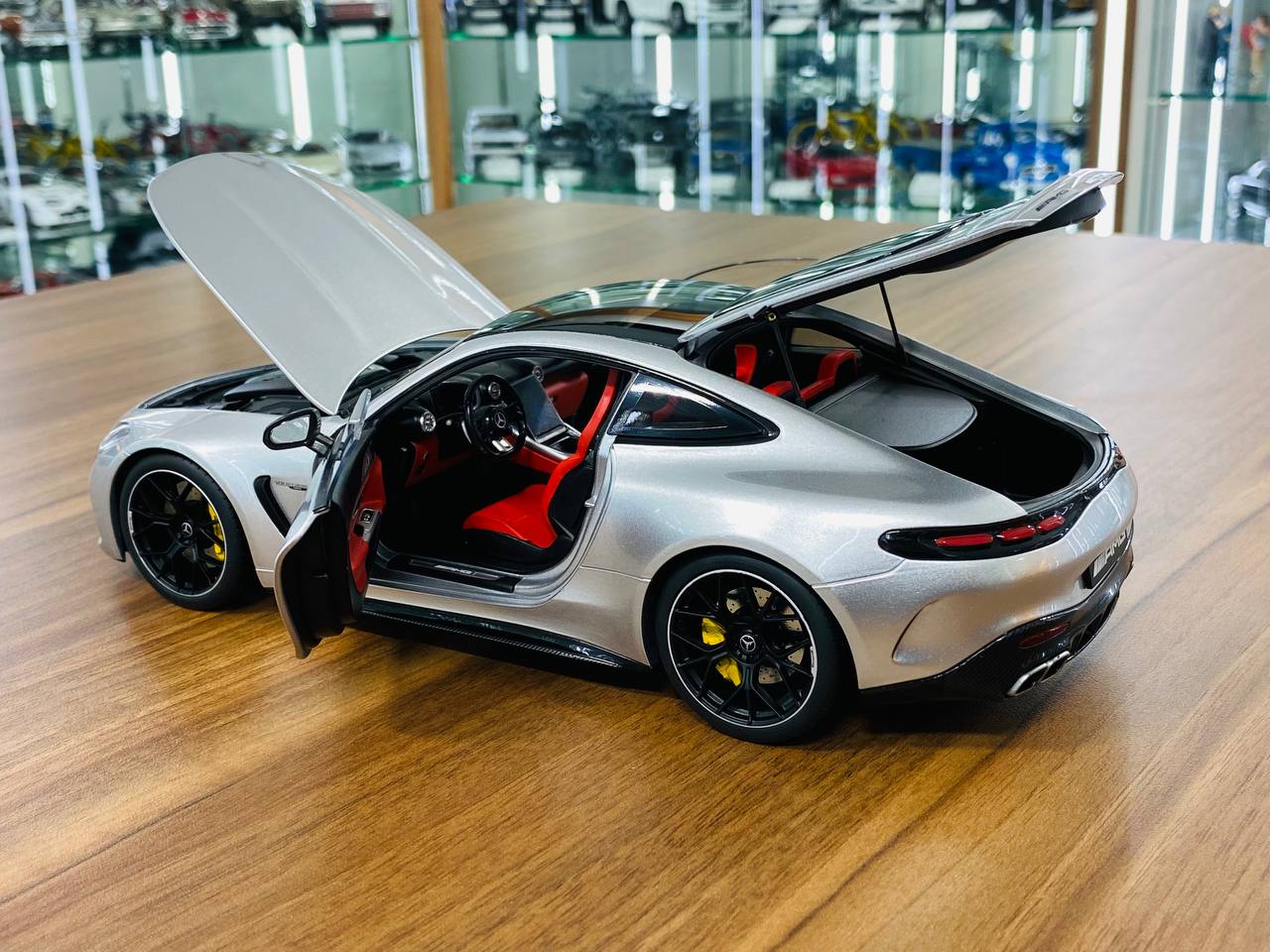 1/18 Diecast Norev (Dealer Edition) Mercedes-AMG GT 63 High-tech Silver