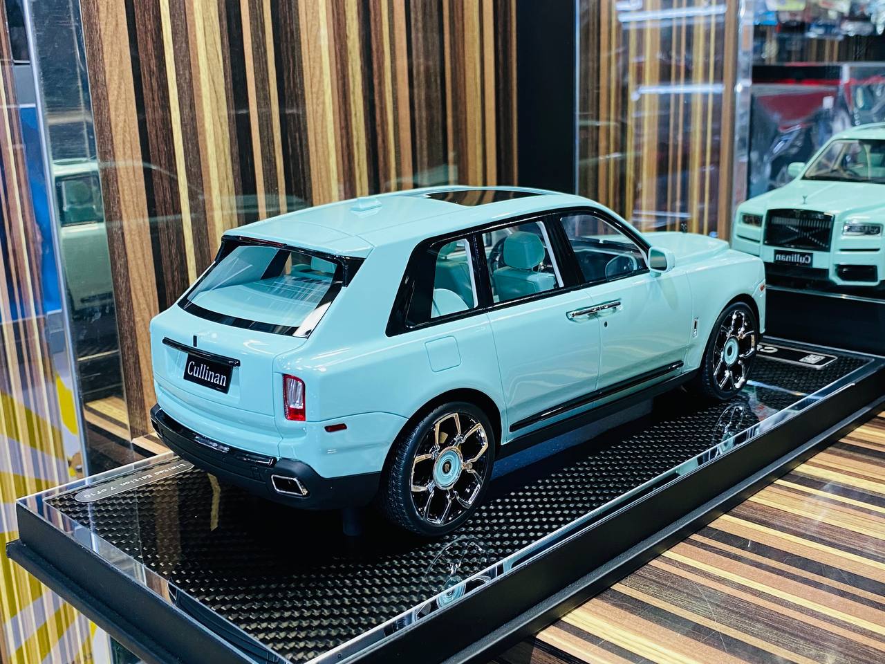 Exclusive YY Model Rolls Royce Cullinan Resin Model - Tiffany | Limited Edition!