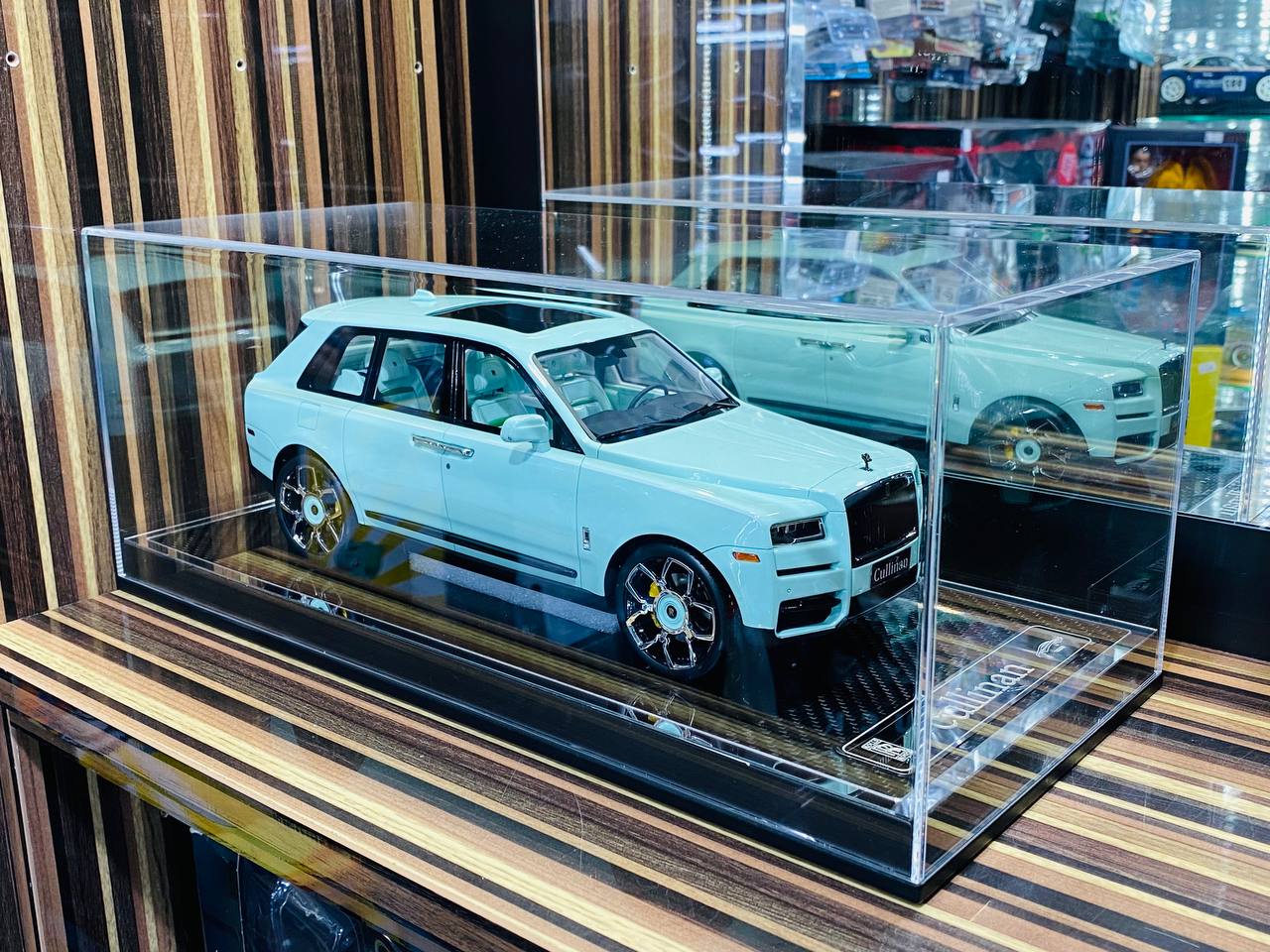 Exclusive YY Model Rolls Royce Cullinan Resin Model - Tiffany | Limited Edition!