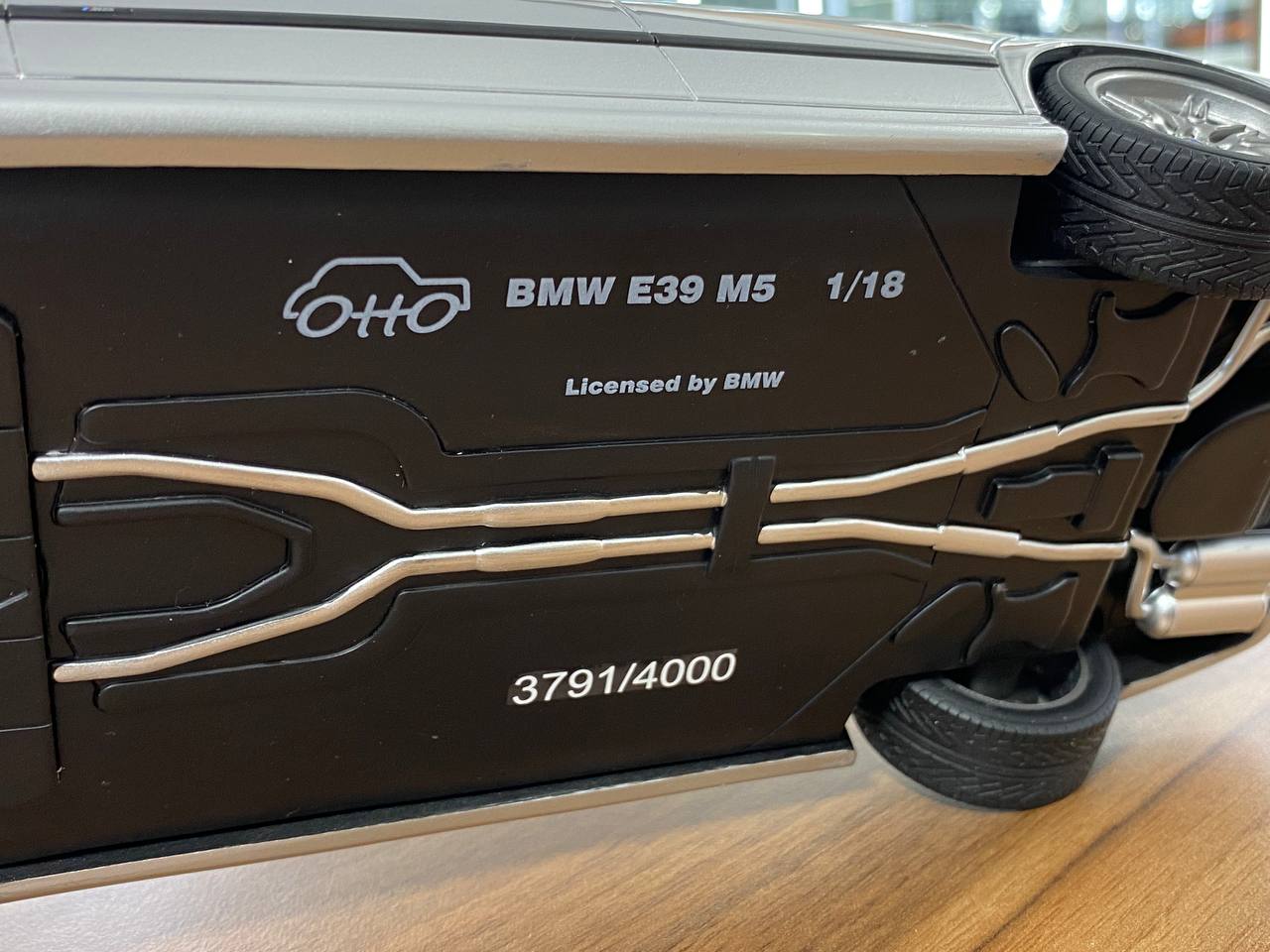 1/18 Resin BMW M5 E39 1998 - Silver by OttOMobile - Limited 4000 pcs