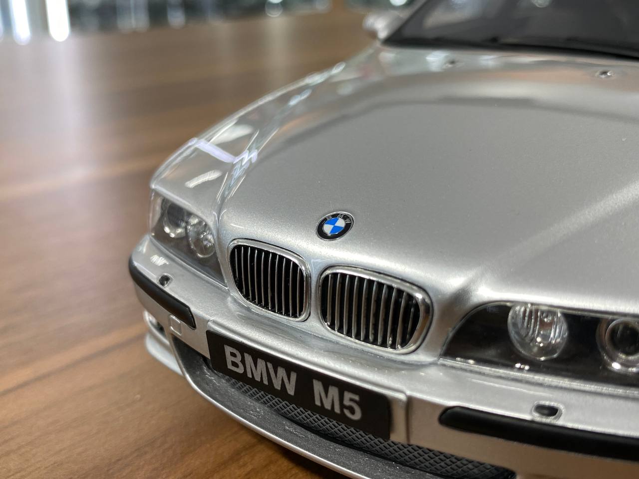 1/18 Resin BMW M5 E39 1998 - Silver by OttOMobile - Limited 4000 pcs