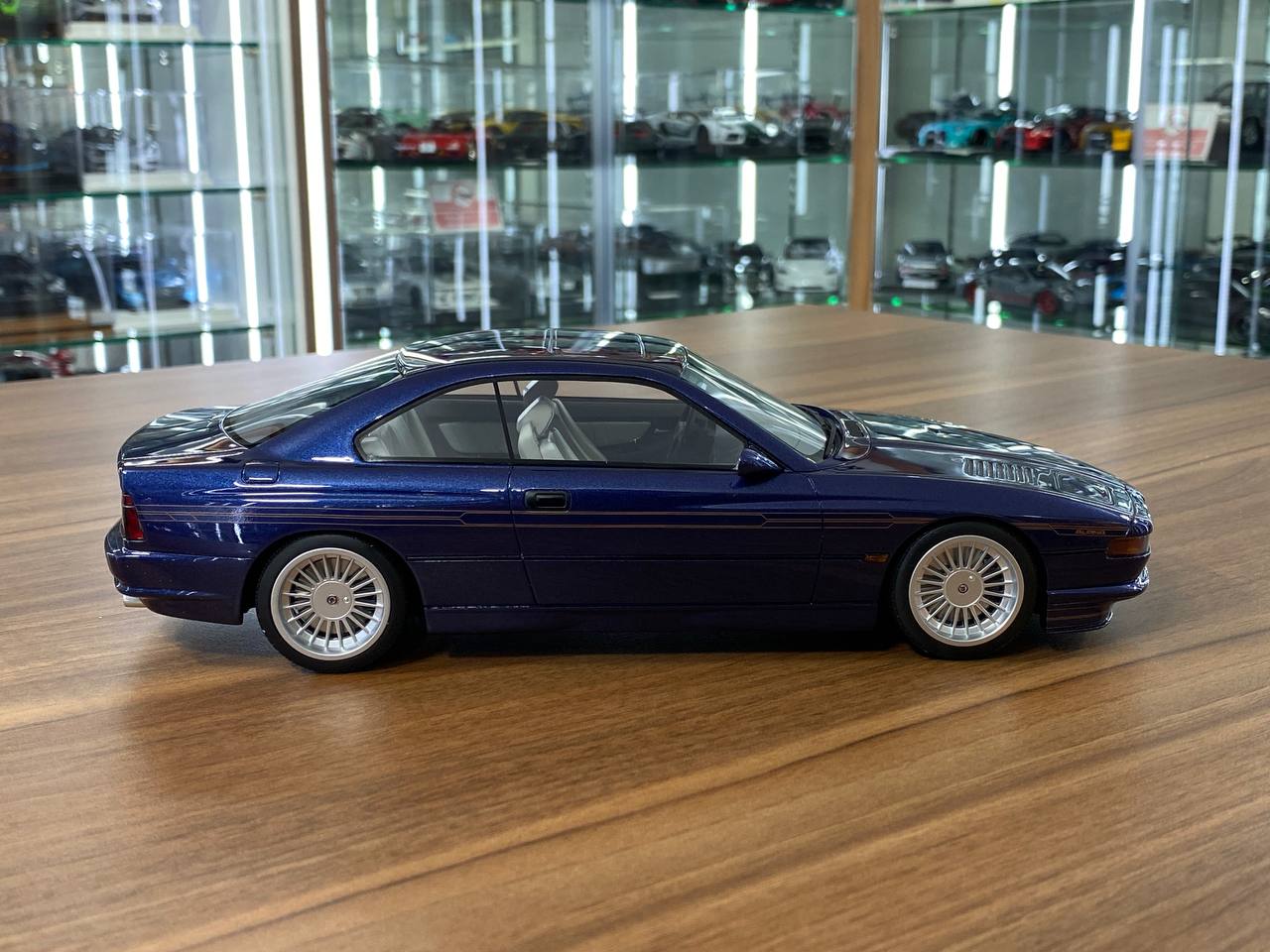 1/18 Resin BMW Alpina B12 5.7 (E31) 1996- Blue by OttOMobile - Limited 2000 pcs