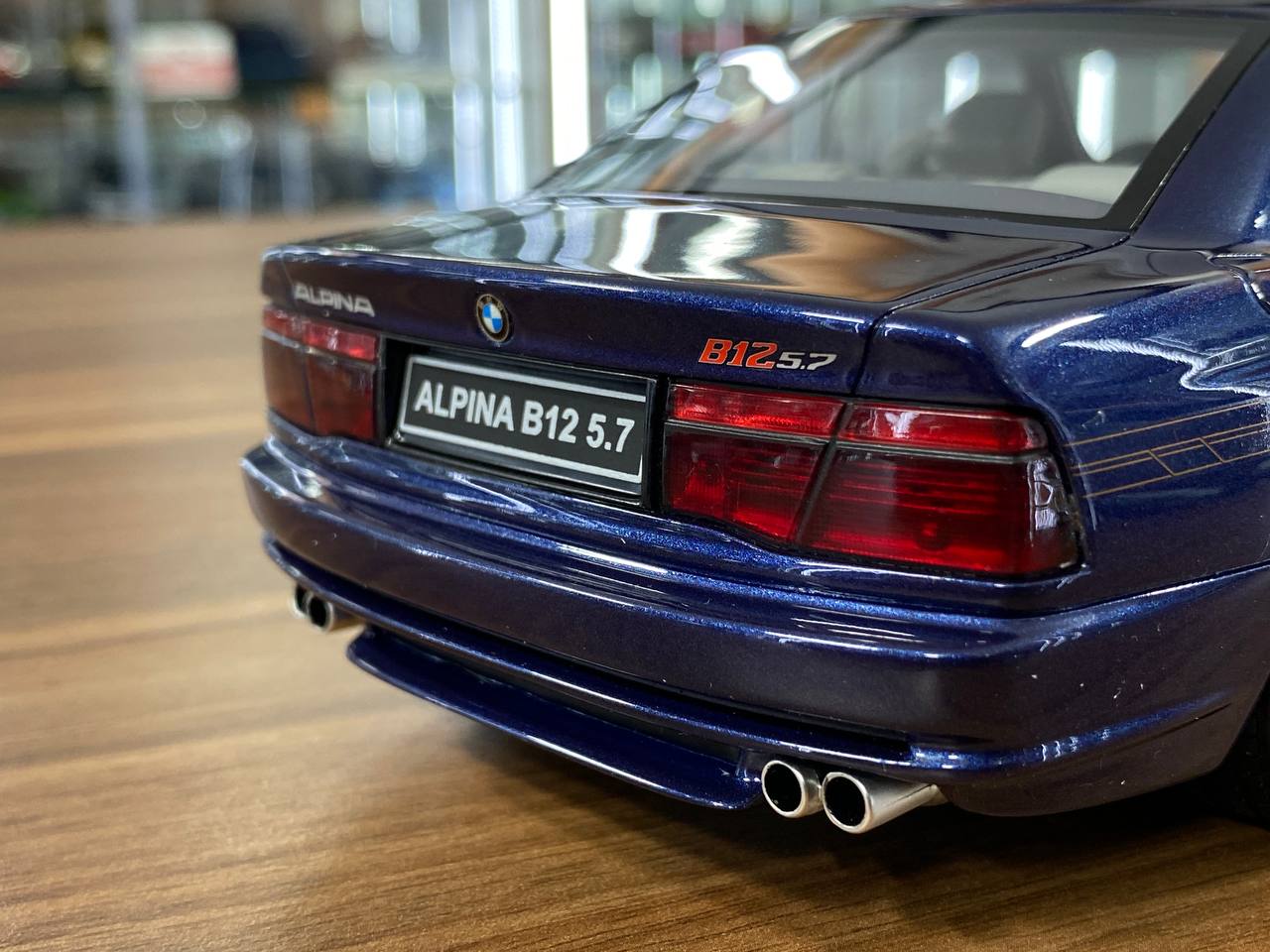 1/18 Resin BMW Alpina B12 5.7 (E31) 1996- Blue by OttOMobile - Limited 2000 pcs