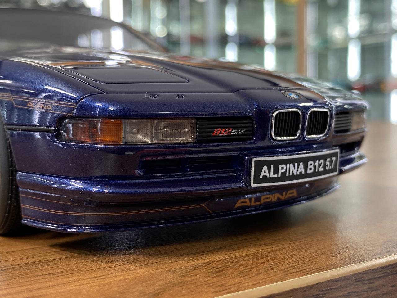1/18 Resin BMW Alpina B12 5.7 (E31) 1996- Blue by OttOMobile - Limited 2000 pcs