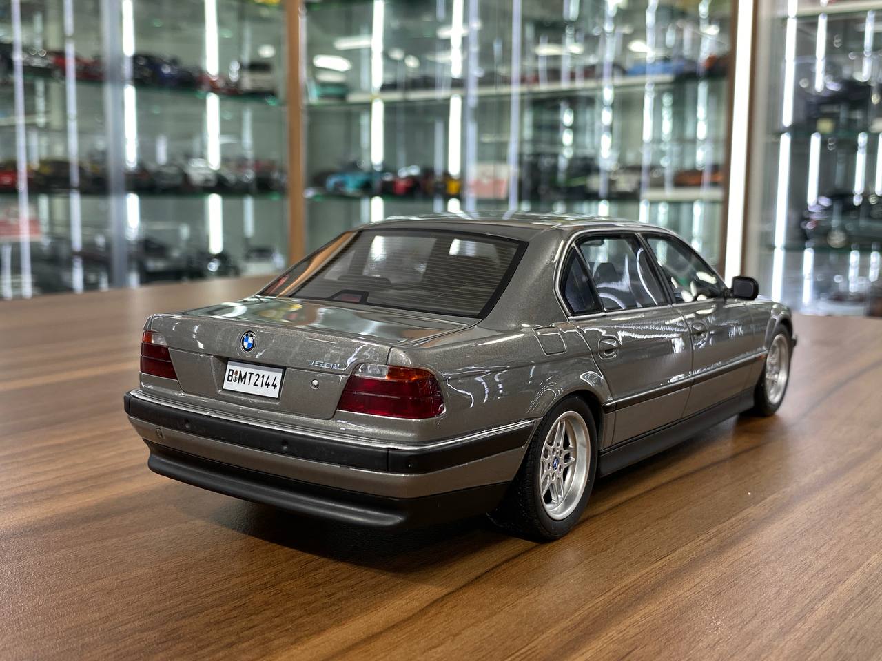 1/18 Resin BMW 750 IL E38 1995 - Silver by OttOMobile - Limited 3000 pcs