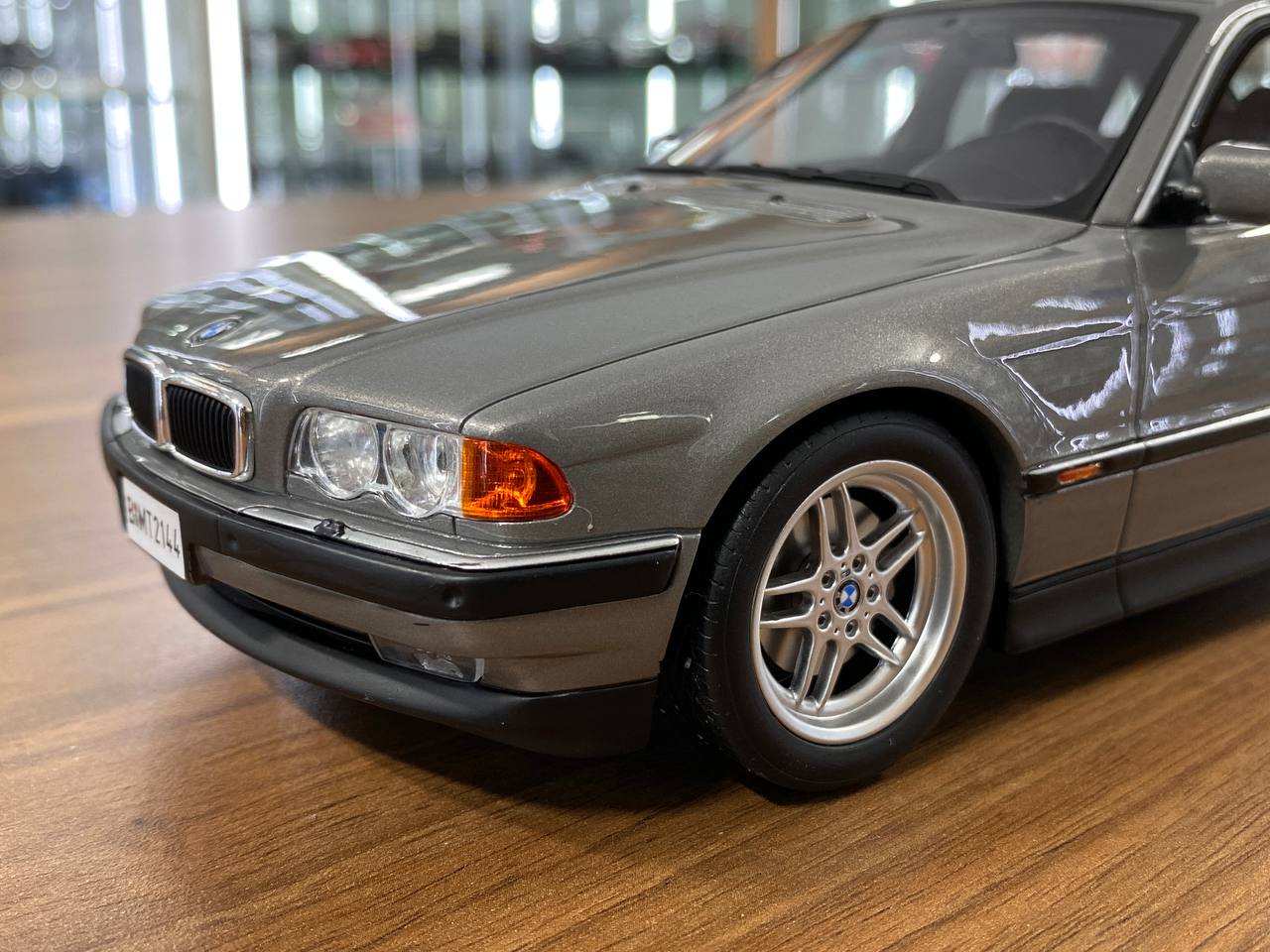 1/18 Resin BMW 750 IL E38 1995 - Silver by OttOMobile - Limited 3000 pcs