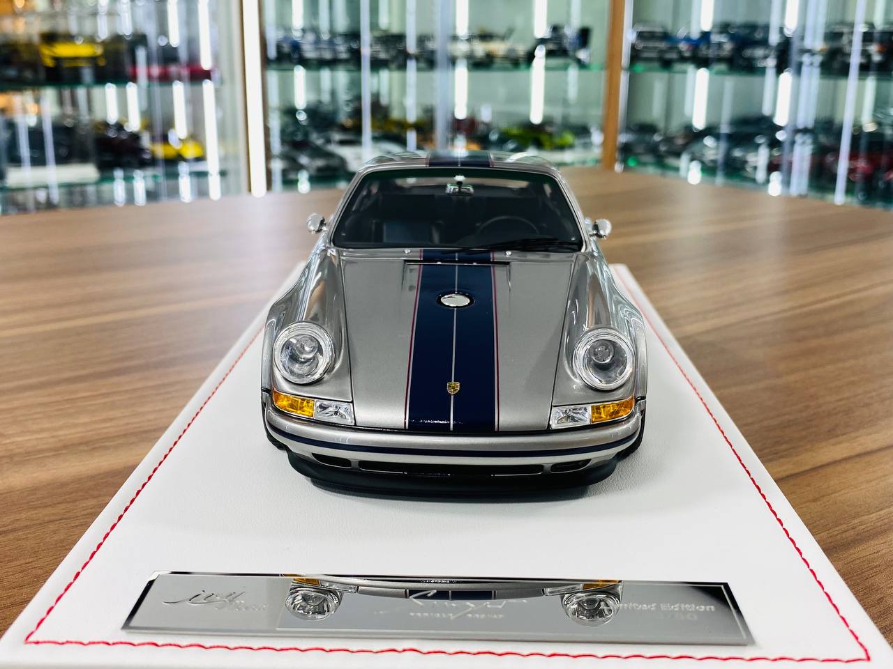 Ivy Model Porsche 911 Singer – 1/18 Resin Model, Titanium Silver/Navy Stripe, Limited 51