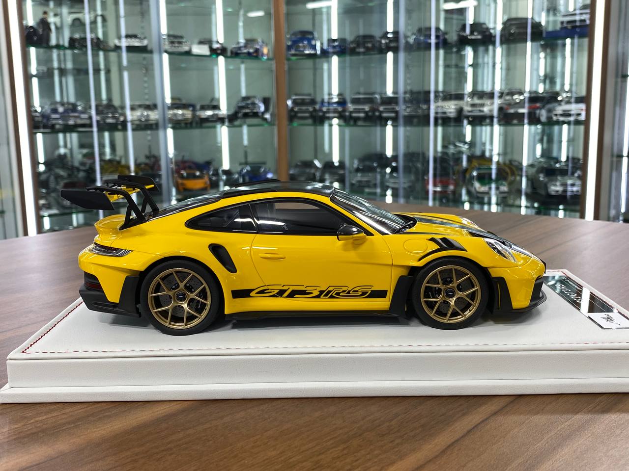 Ivy Model 1/18 Porsche 911 992 GT3 RS Weissach – Racing Yellow with Gold Wheels, Limited to 25 Pcs.