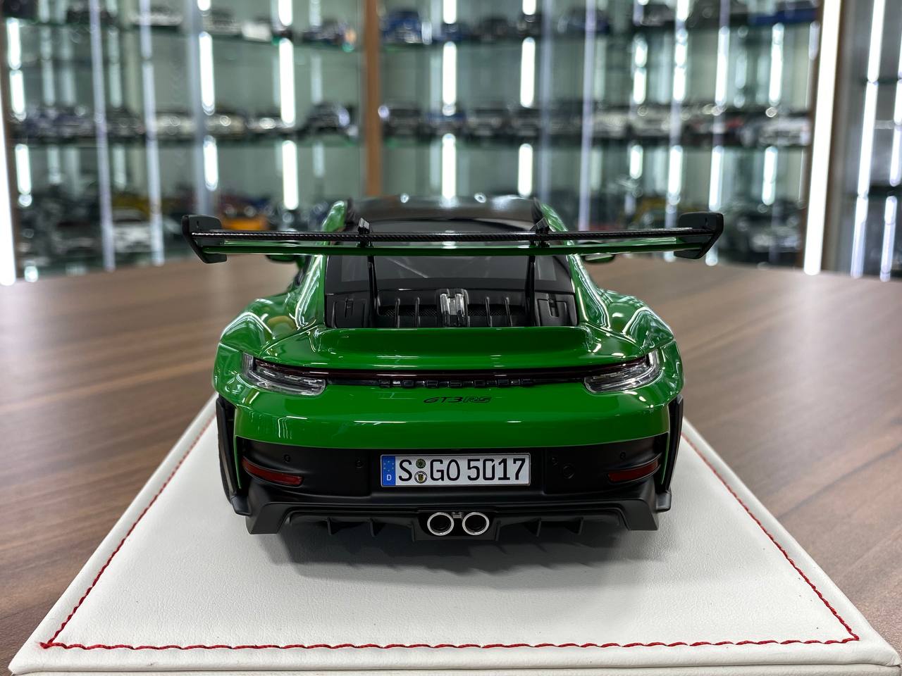 Ivy Model 1/18 Porsche 911 992 GT3 RS Weissach – Python Green with Black Wheels, Limited to 25 pcs.