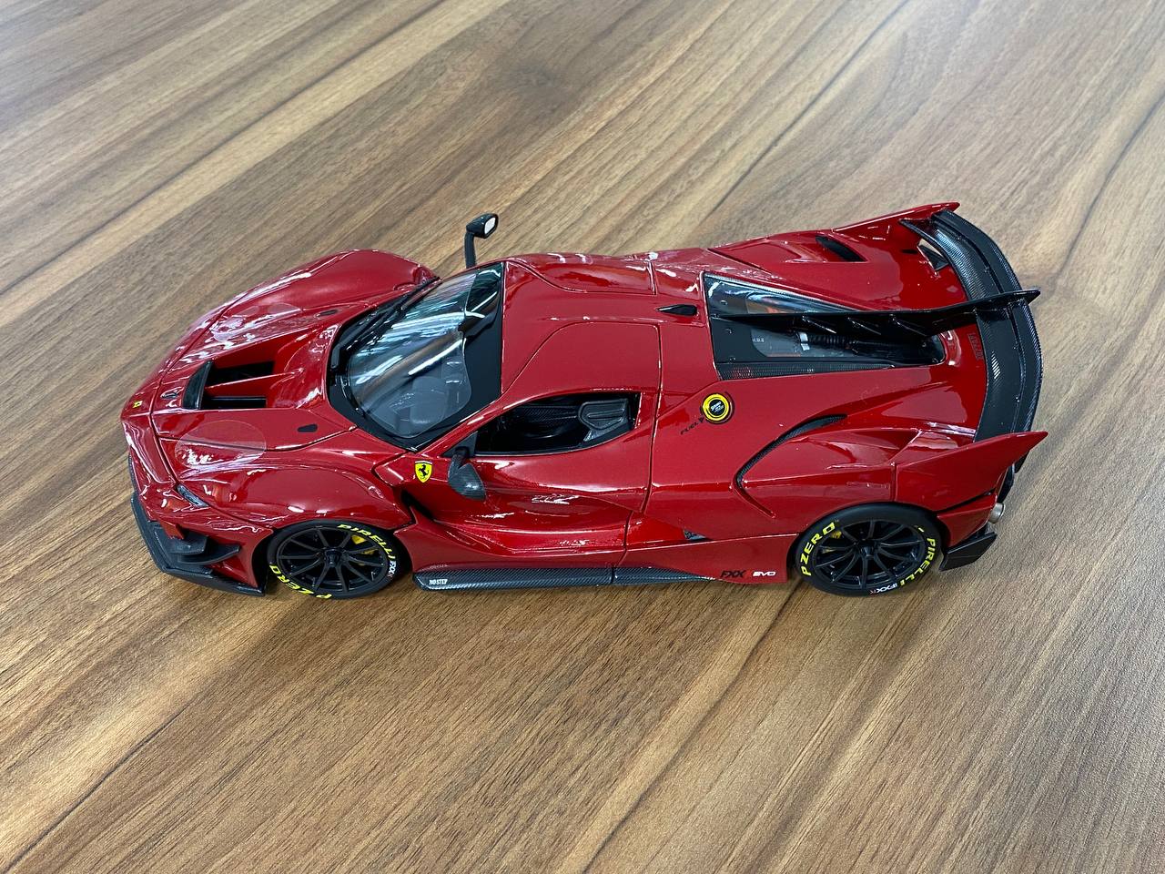 1/18 Metal Diecast Full opening Bburago Ferrari FXX-K EVO Red