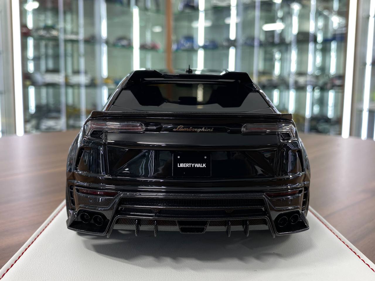 1/18 Resin Model - IVY Model Lamborghini URUS LB Works (Metallic Black)