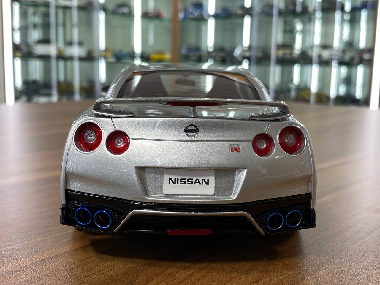 1:18 Resin Model - Kyosho Samurai Nissan GT-R R35 Premium Edition (Silver)