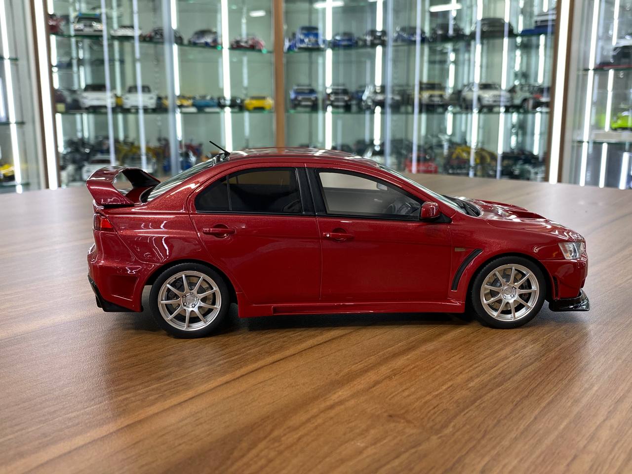 1:18 Resin Model - Otto Mobile Mitsubishi Lancer Evo X FQ 400 (Red)