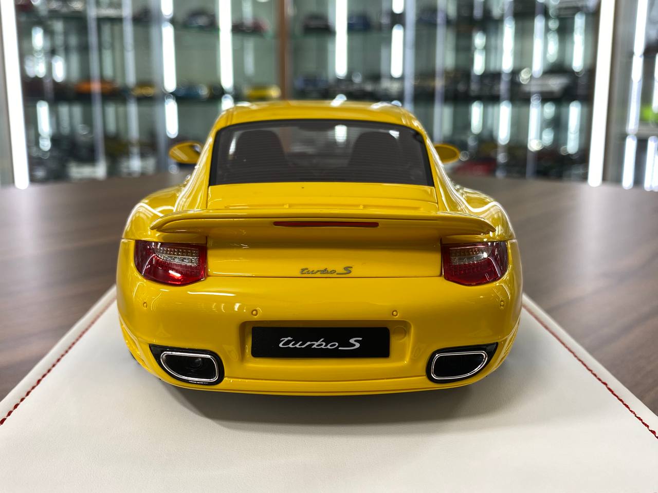 1:18 Resin Porsche 911 Turbo S (997.2) Yellow Exterior with Black Interior Ivy Model