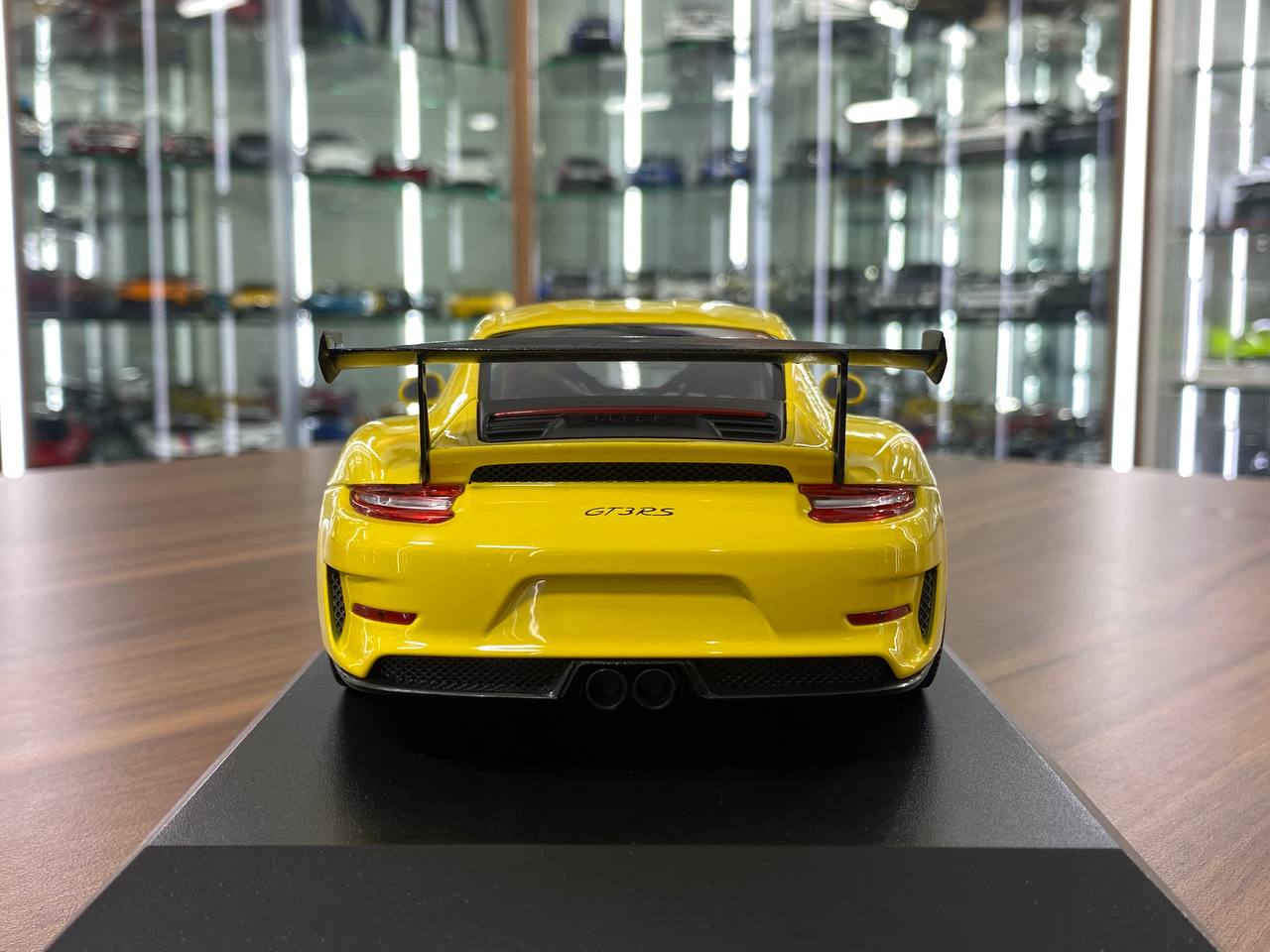 1:18 Diecast - Porsche 911 GT3 RS 2019 by Minichamps (Yellow with Black Wheels)