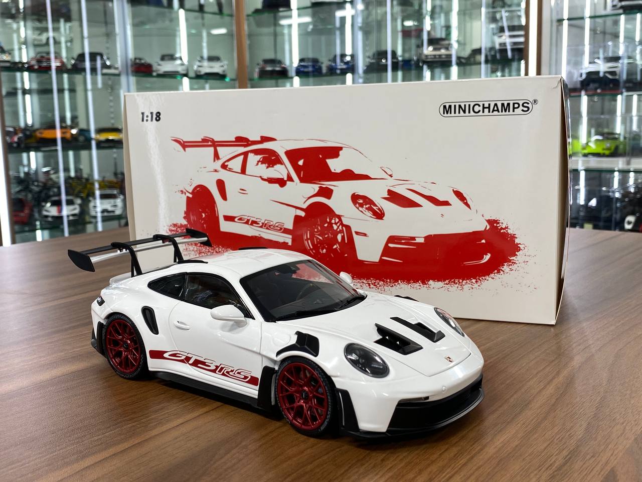 1:18 Diecast Minichamps Porsche 911 (992) GT3 RS 2022 Weissach Paket in White