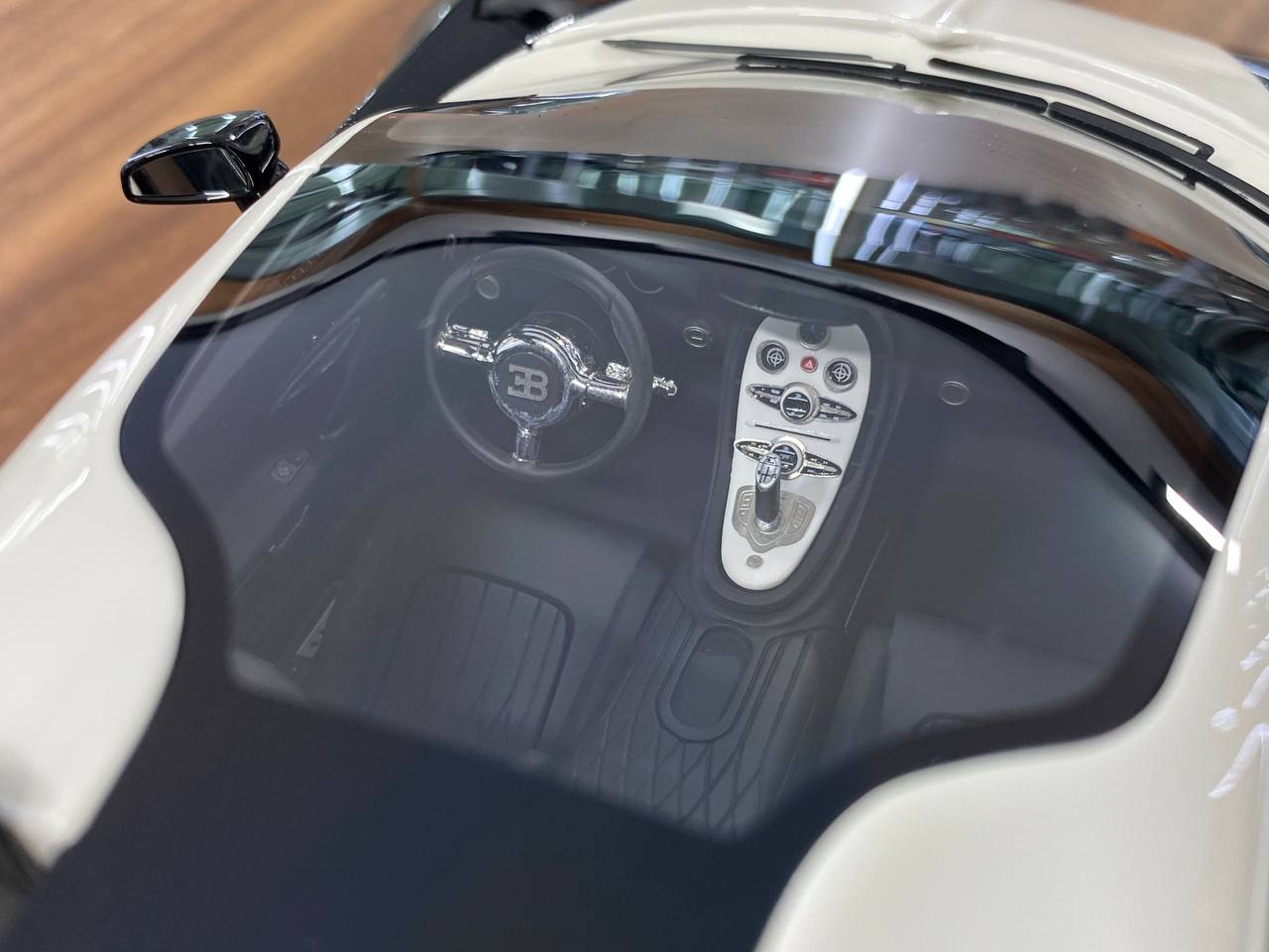 1:18 Resin H&H Bugatti Veyron Grand Sport 16.4 Black/White (Limited 20 pcs)