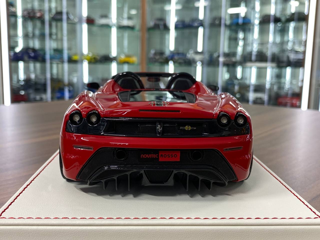 1:18 Resin – Davis & Giovanni Ferrari 16M Scuderia Spider Novitec Rosso Corsa / Black Stripe Limited 10