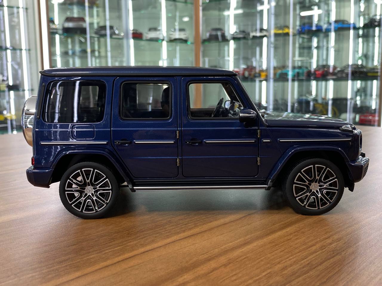1/18 metal diecast Norev Dealer Edition Mercedes-Benz G 500 AMG Line Color Sodalite Blue