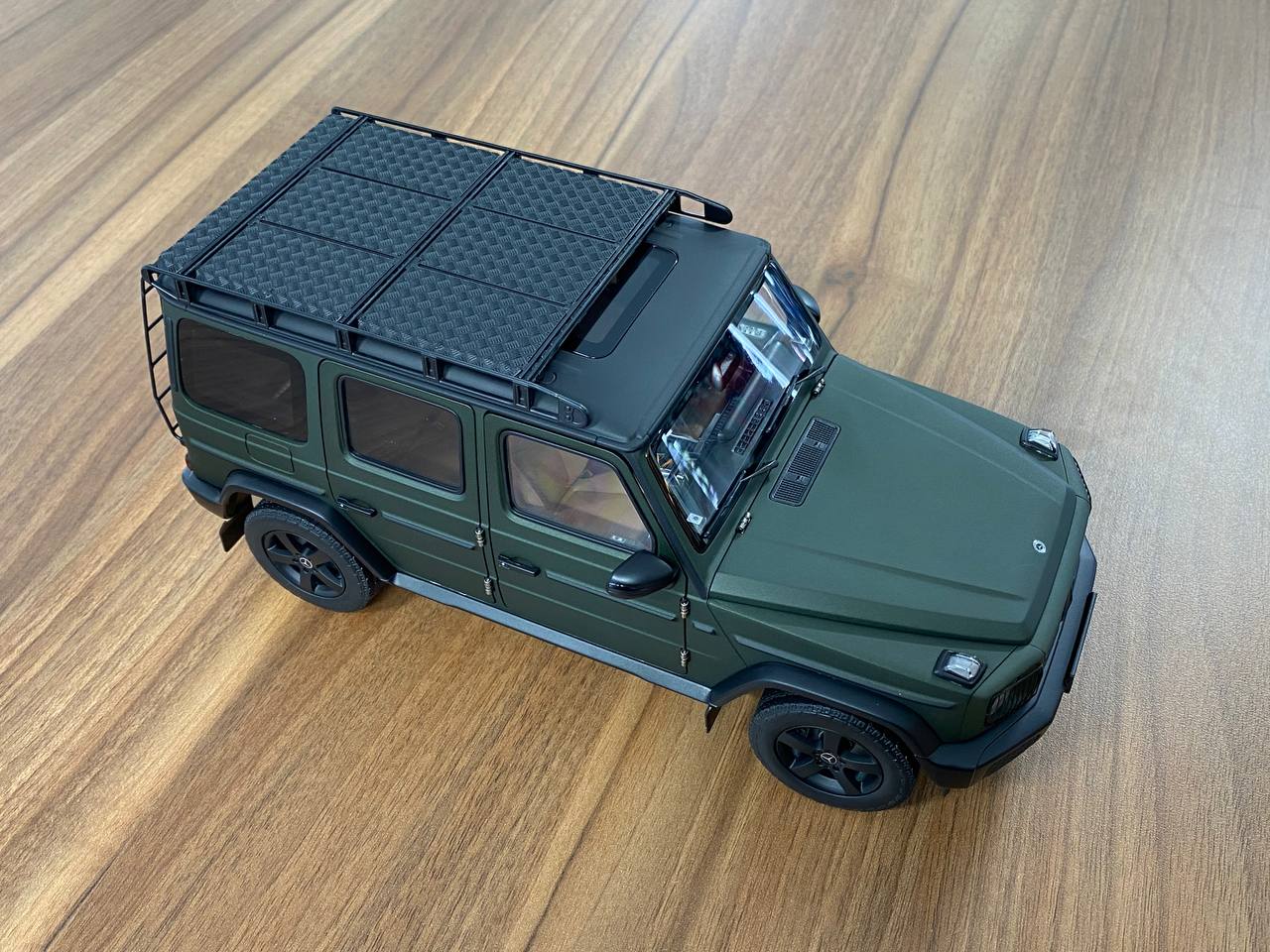 1/18 metal diecast Norev Dealer Edition Mercedes-Benz G 500 Color MANUFAKTUR olive magno