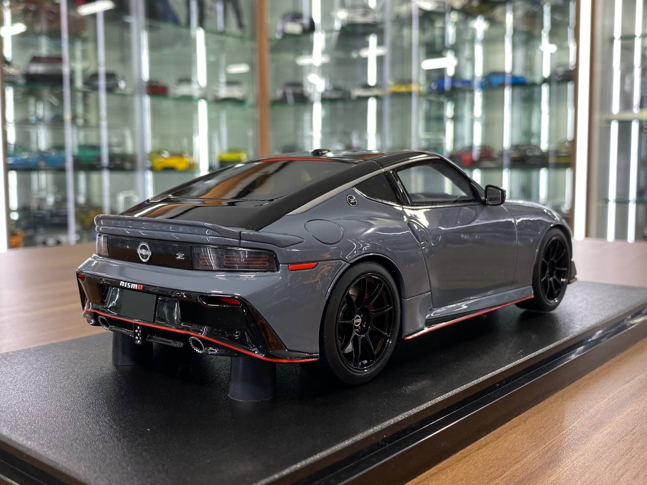 1/18 Resin – GT Spirit Nissan Fairlady Z Nismo Pandem Grey Limited Edition