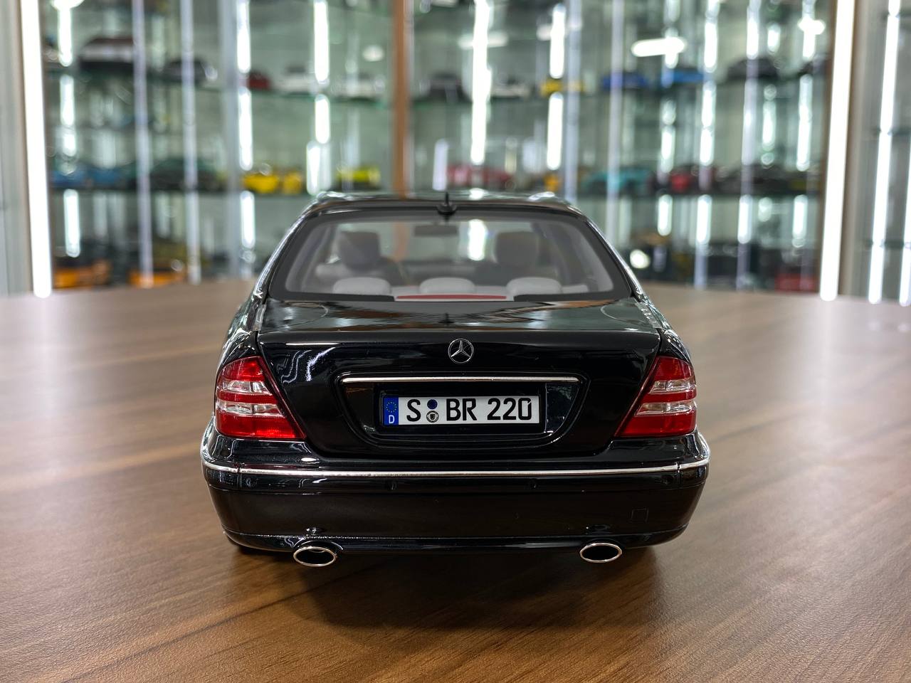 1/18 Diecast Model – Norev Dealer Edition Mercedes-Benz S 600 (V220) (2000–2005) in Obsidian Black