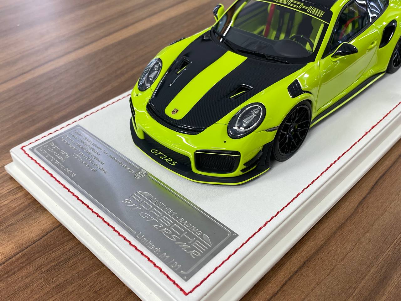 1/18 Resin – Davis & Giovanni Porsche 911 GT2 RS MR Neon Yellow / Black Limited Edition: 1 of 1