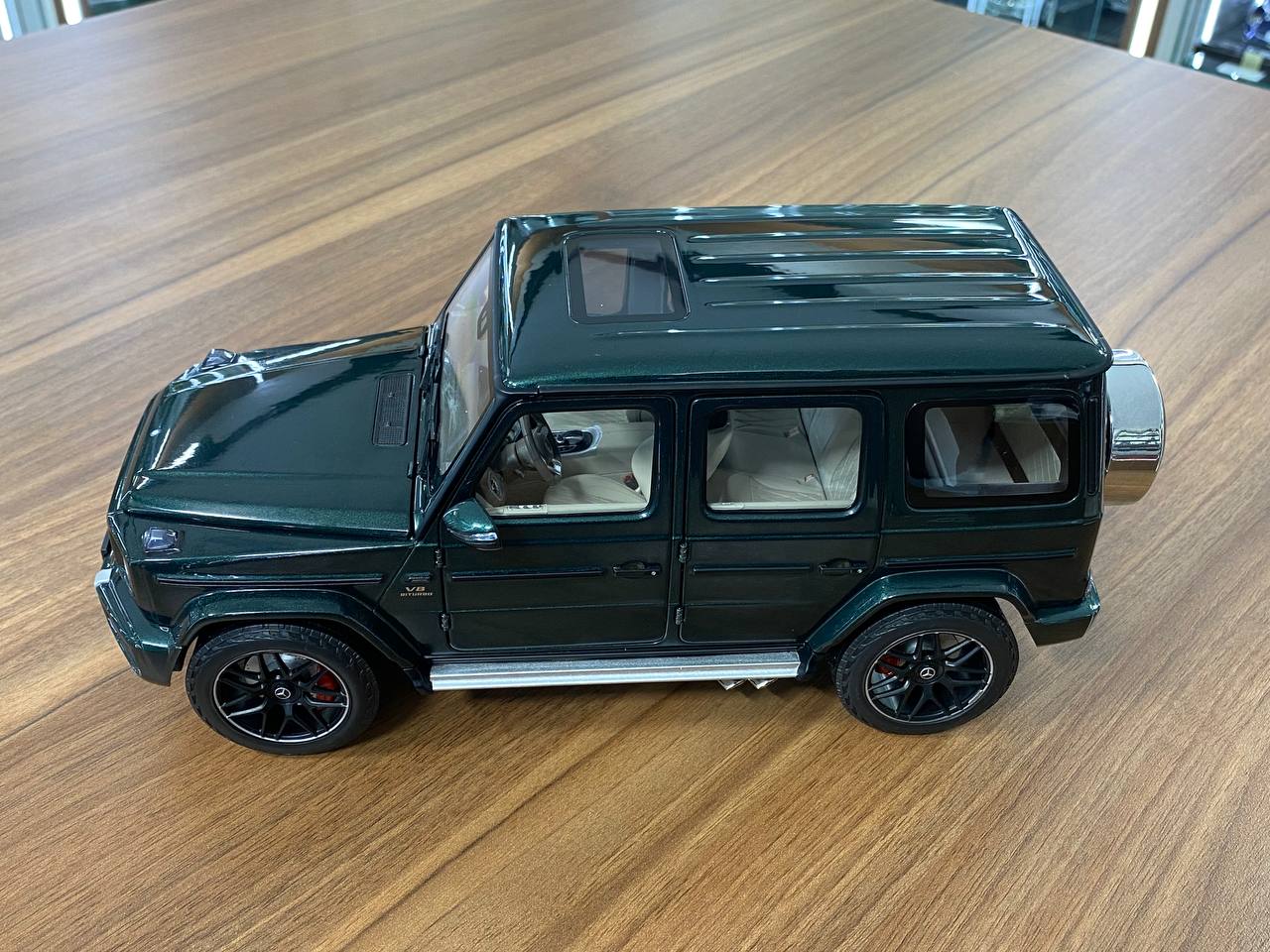 1/18 Diecast Full Opening – MINICHAMPS Mercedes-Benz G 63 (2018) Green Metallic – Limited Edition