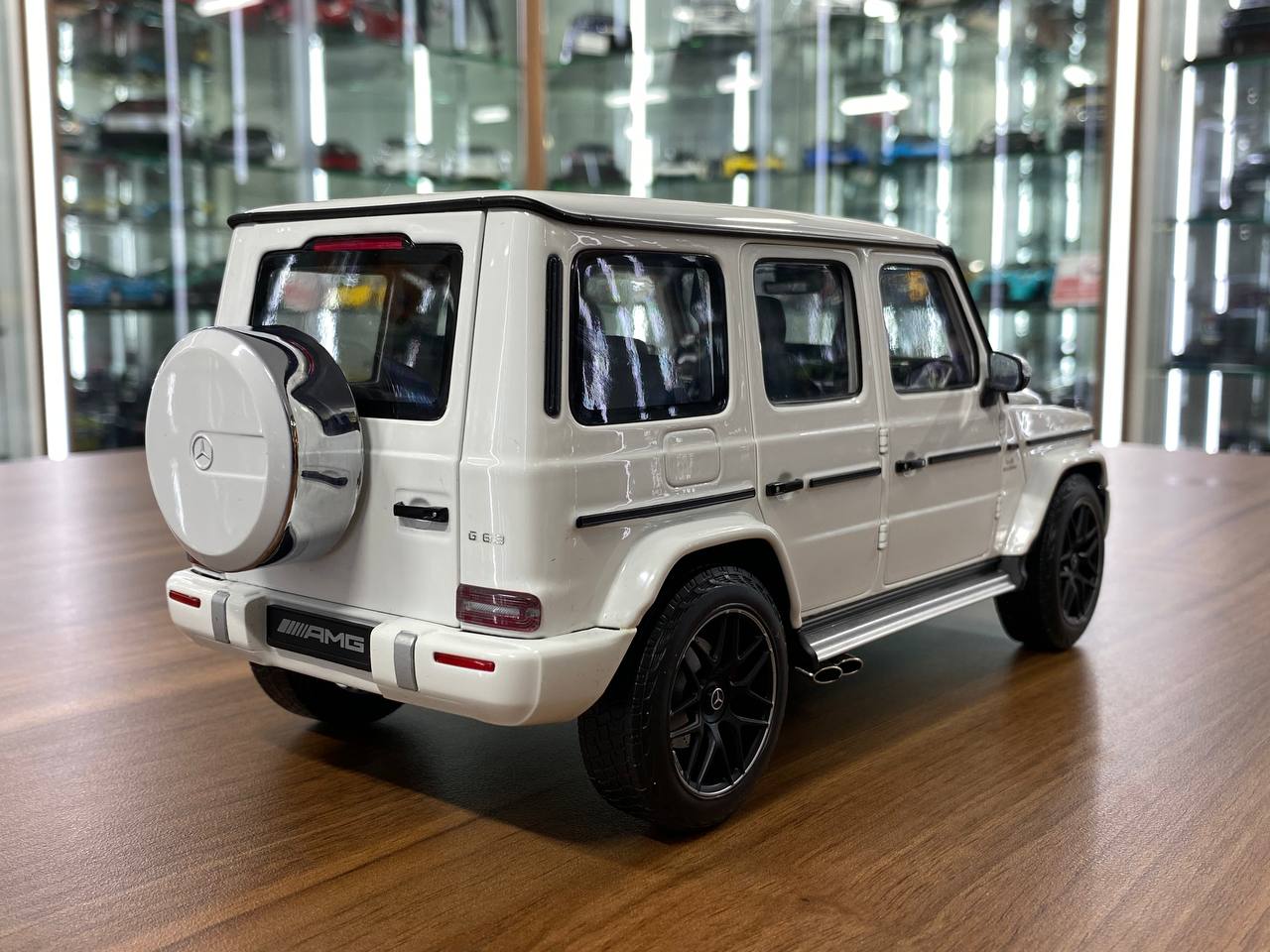 1/18 Mercedes-Benz AMG G-63 2018 Minichamps model car