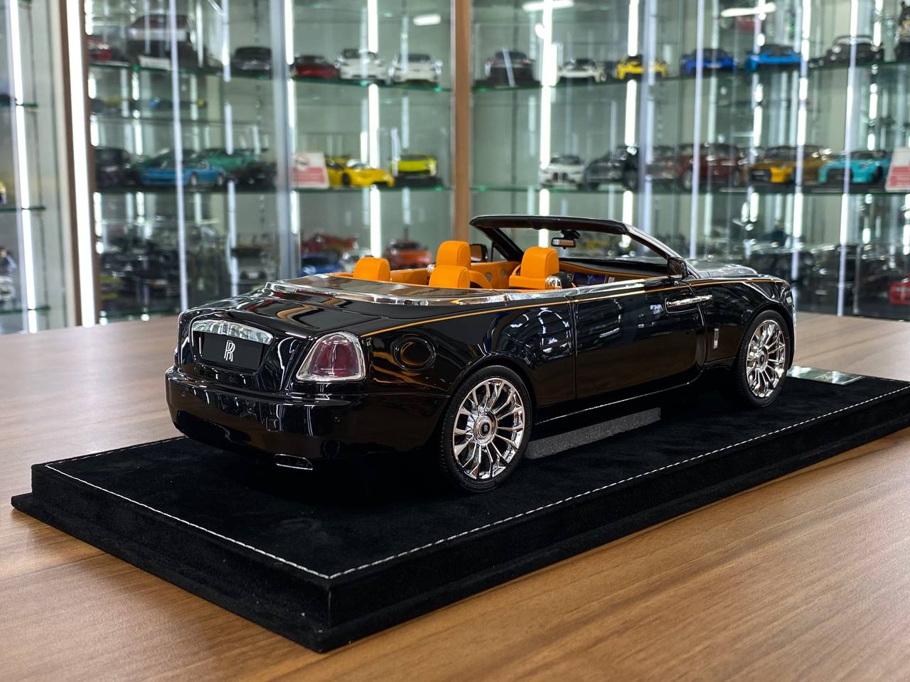 1/18 Resin Rolls Royce Dawn – Black/Silver | H&H | Limited Edition 30 pcs