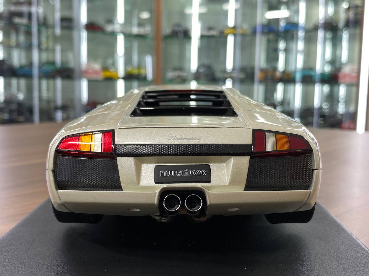 1/18 Diecast Lamborghini Murciélago – Balloon White | AUTOart | Full Opening