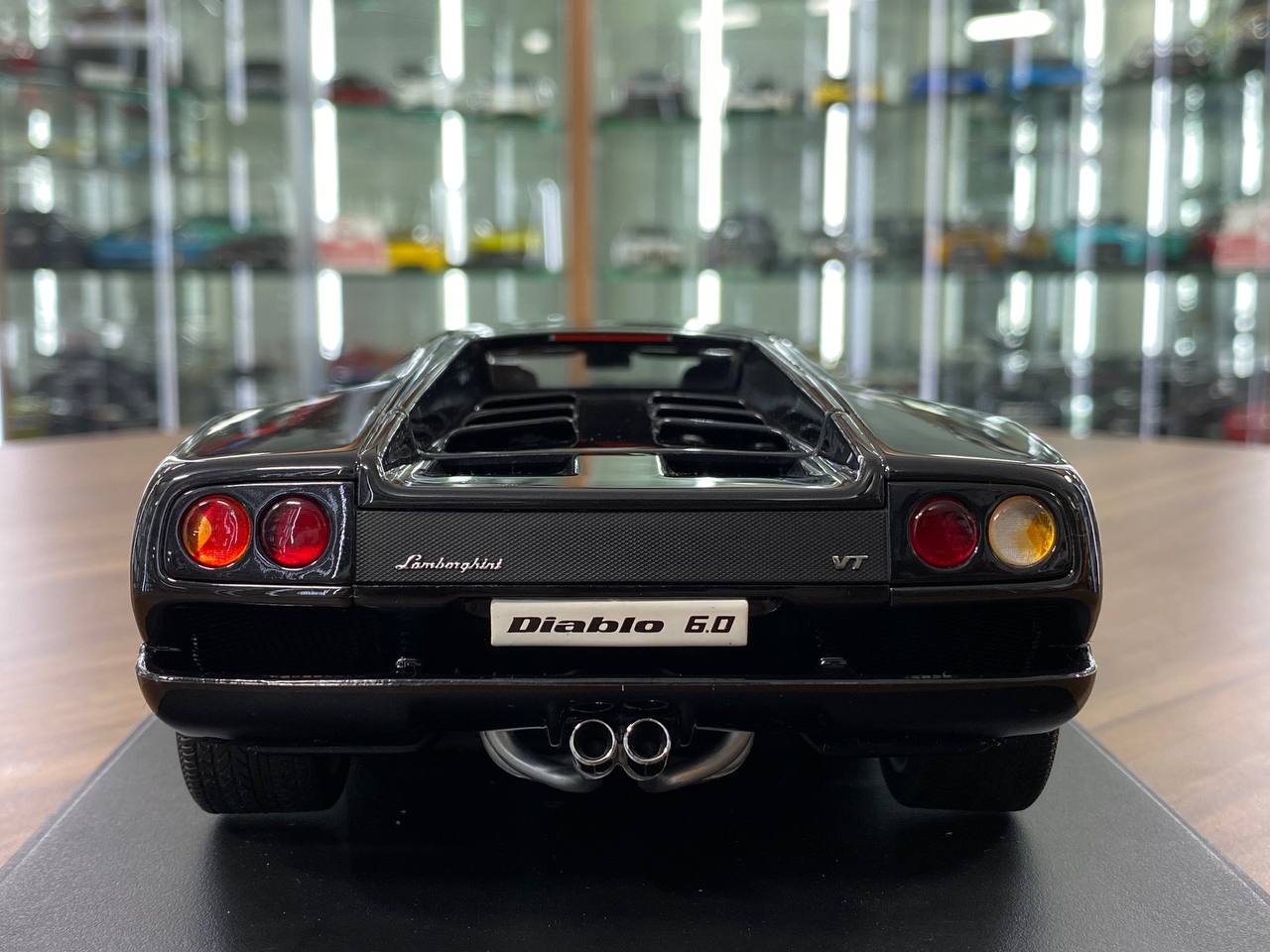1/18 Diecast Lamborghini Diablo 6.0 – Metallic Black | AUTOart | Full Opening