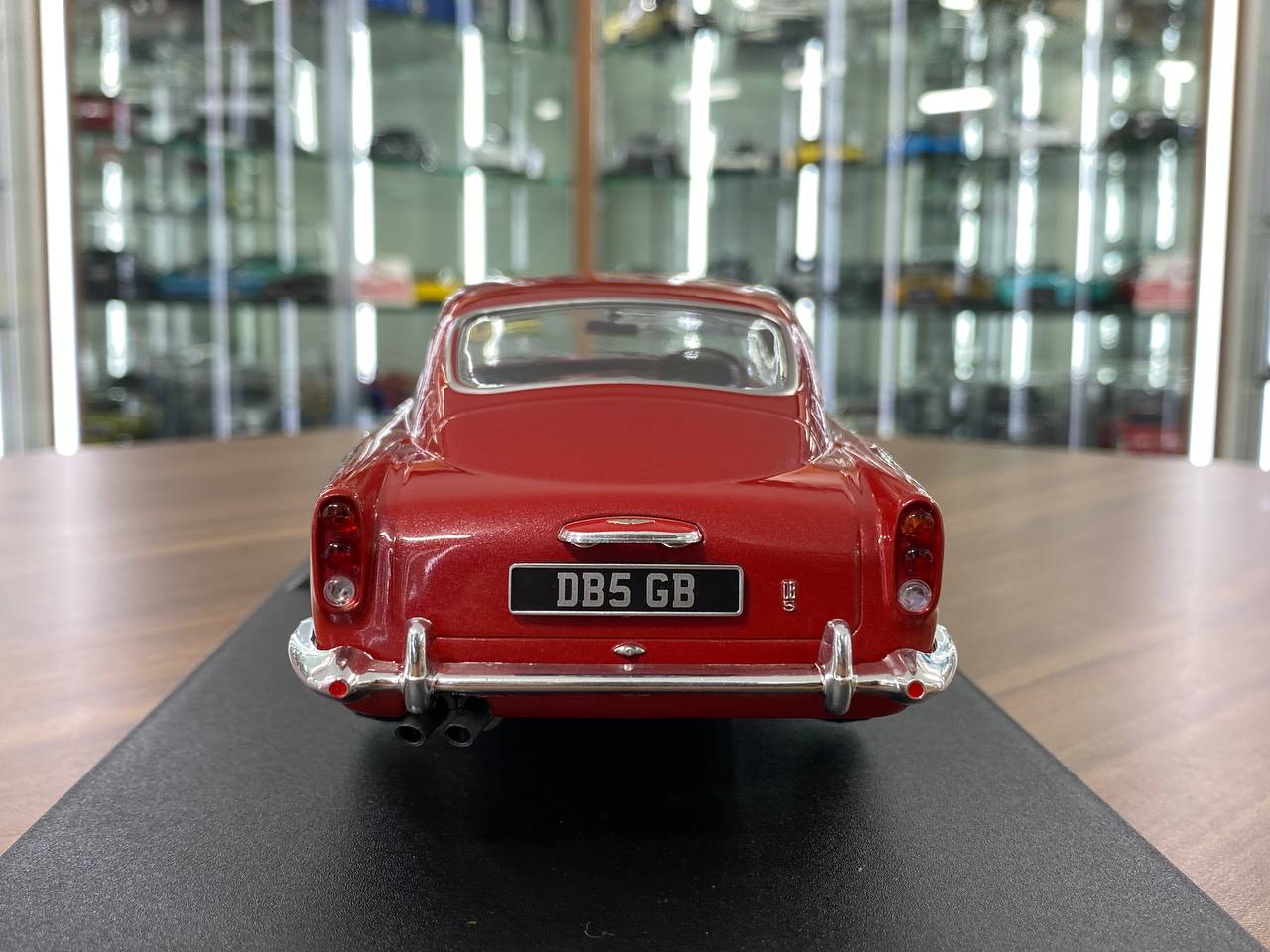 1/18 Diecast Solido Aston Martin DB5 in Red