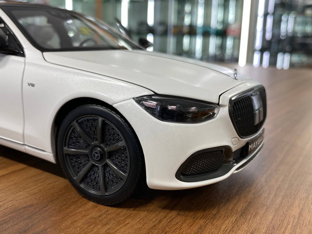 1/18 Diecast Metal Model – Mercedes-Maybach S 680 Night Series | Norev Dealer Edition | Full Opening | Opalite White