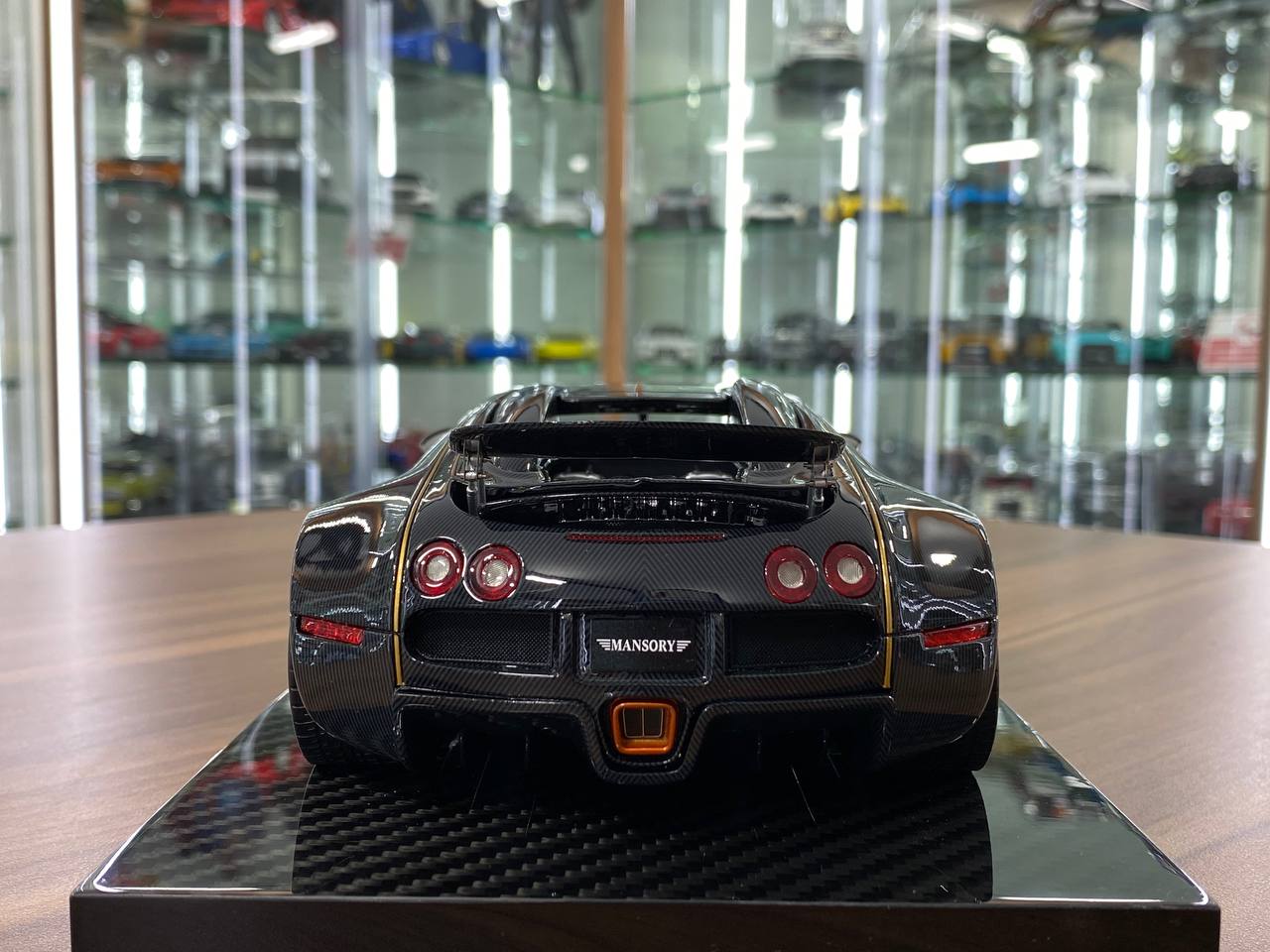 1/18 Resin Model – Bugatti Veyron | Ultra Unique | Black Carbon Fiber | Limited 30 pcs