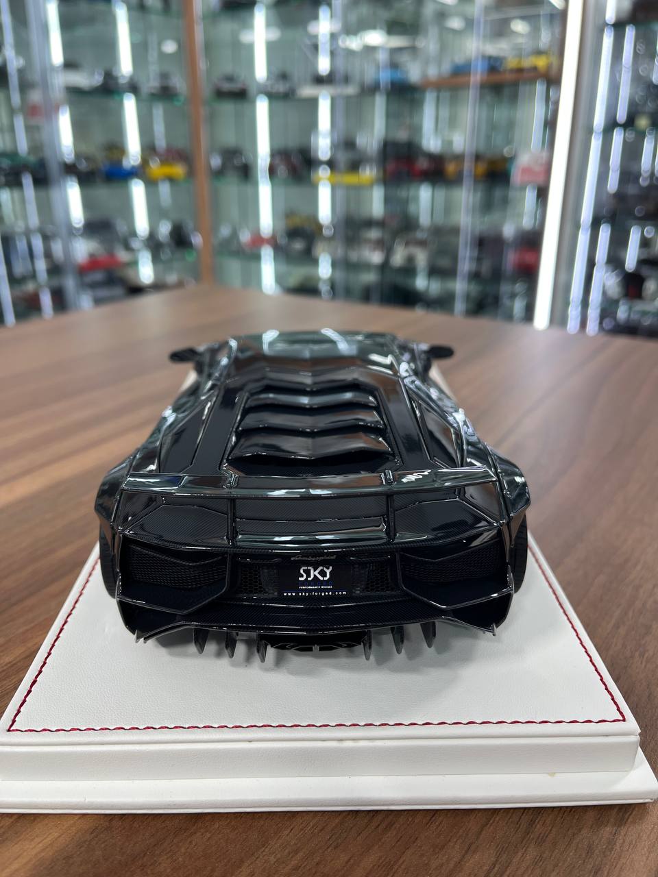 1/18 Lamborghini Aventador LP700/4 SV LB Performance – Resin | Carbon/White | Davis & Giovanni | 1 of 1