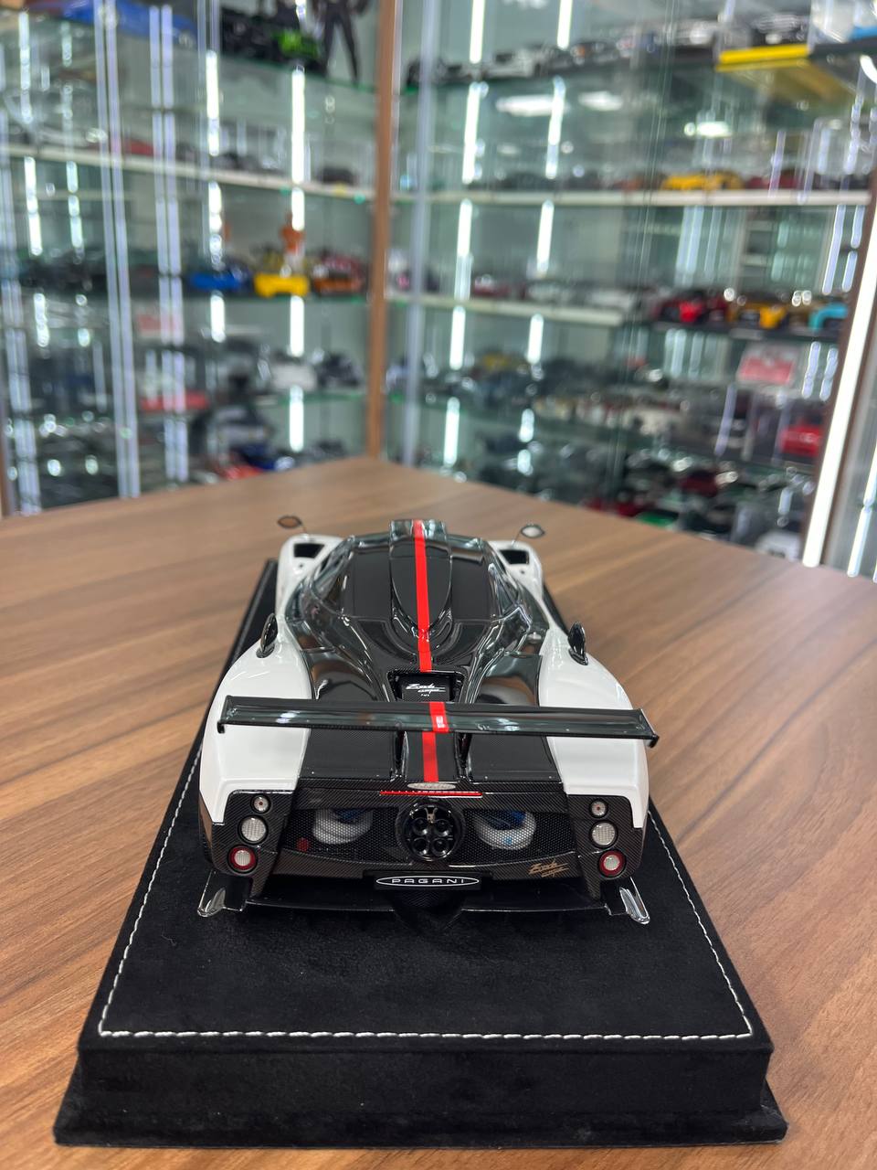 1/18 H&H Pagani Zonda Cinque Resin Model White/Carbon Fiber | Limited 30 pcs