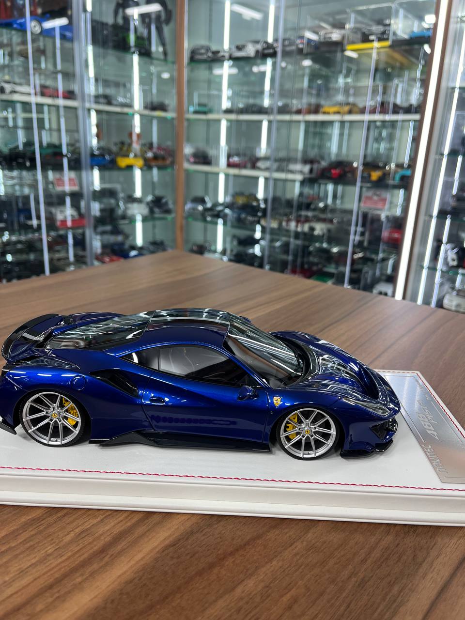 1/18 Resin Ferrari 488 Pista Metallic Blue with Black & White Stripe – Davis & Giovanni | Limited to 30 pcs