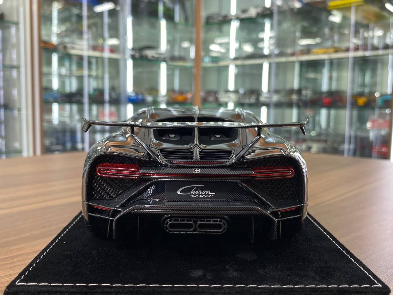 ★ 1:18 H&H Bugatti Chiron Pur Sport – Black Carbon Fiber – Limited Edition of 30
